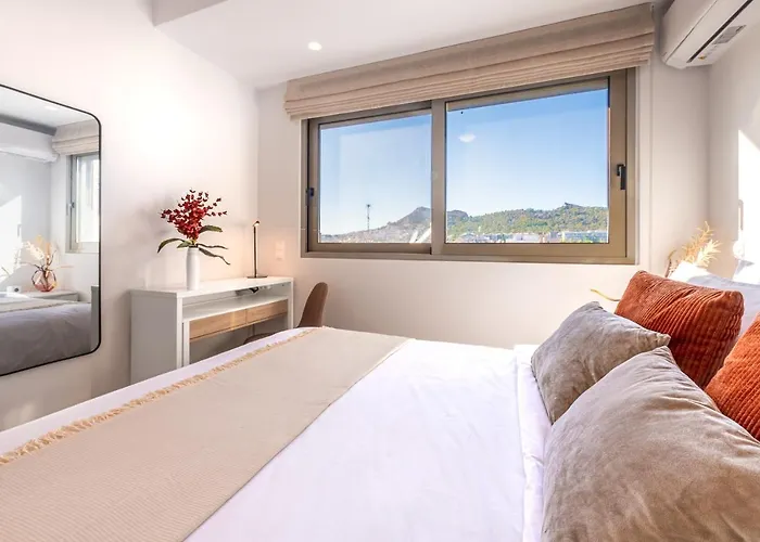 Phaedrus Living: Luxury Penthouse Potamianou