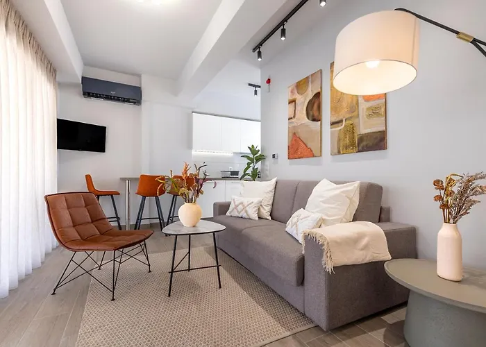 Phaedrus Living: Luxury Penthouse Potamianou
